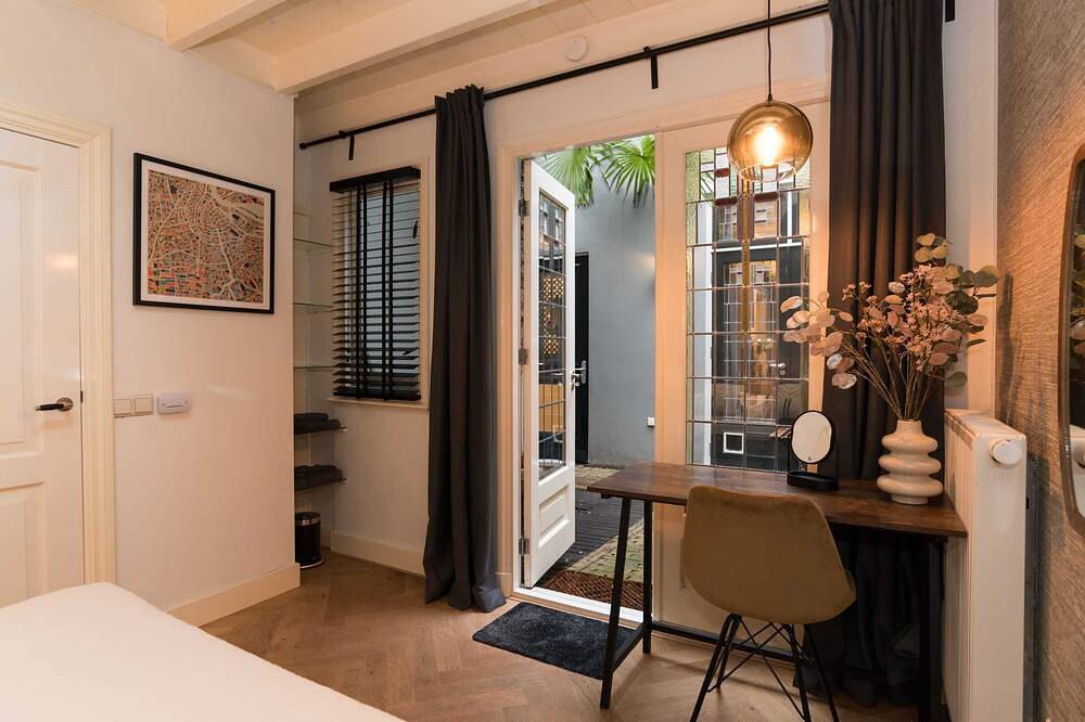 B&B Felix De Pijp Amsterdam apartment 2 in Amsterdam Oud-Zuid, Dutch Coast