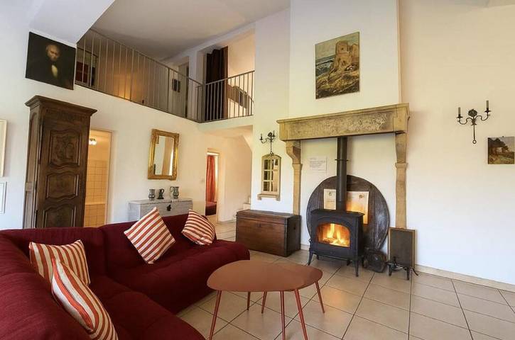 Gîte pour 12 personnes, avec Terrasse et Jardin ainsi que Piscine et Vue à Mâcon