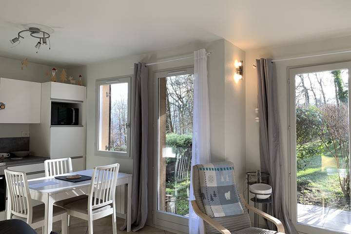 Ganze Wohnung, Ferienwohnung für 4 Personen mit Terrasse in Montbonnot-Saint-Martin, Isère