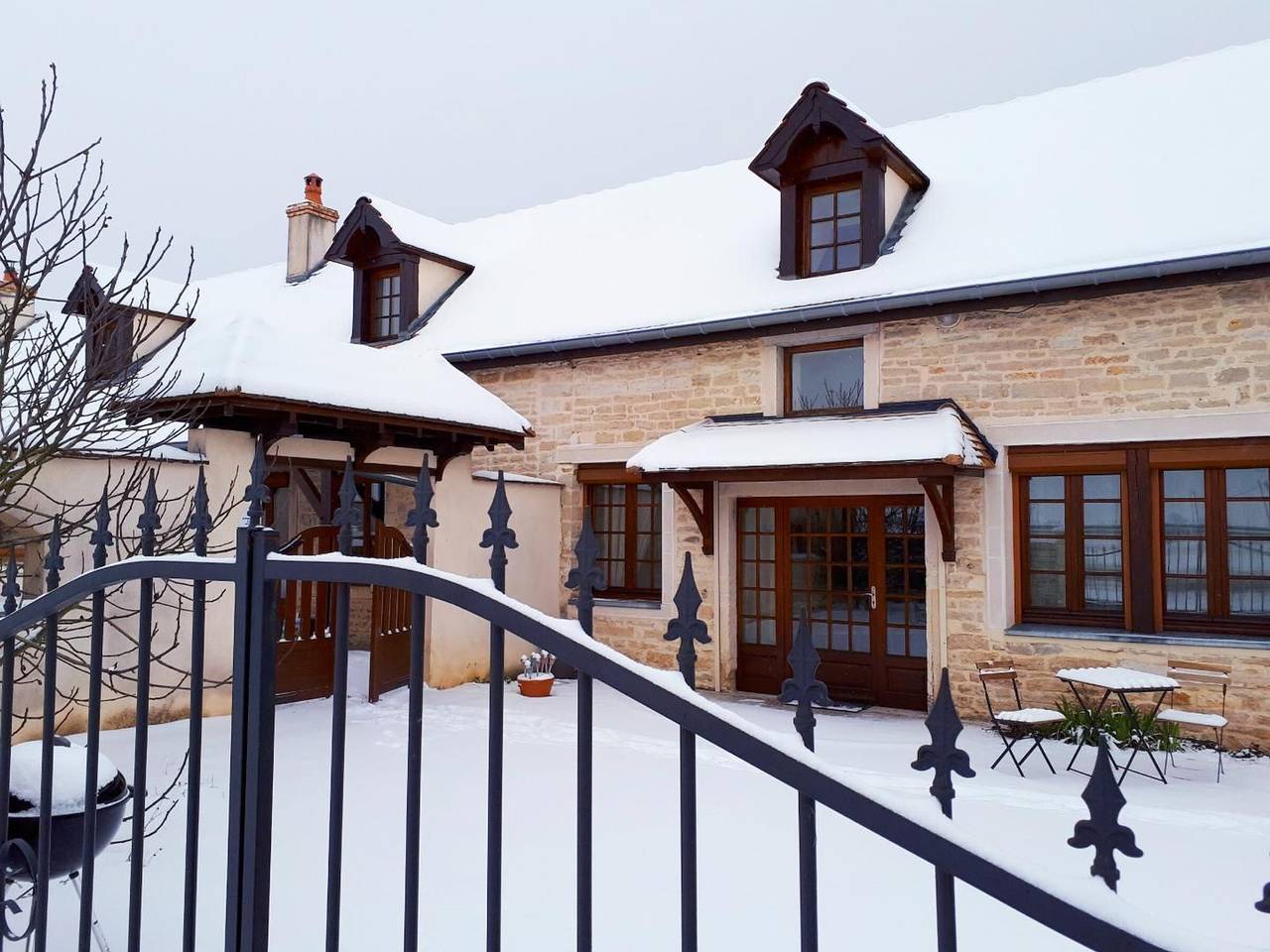 Acogedor Alojamiento cerca de Beaune in Marigny-lès-Reullée, Beaune region