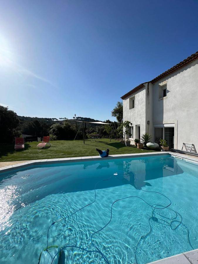 Chambre d’hôte pour 2 personnes, avec vue et jardin ainsi que piscine et terrasse
