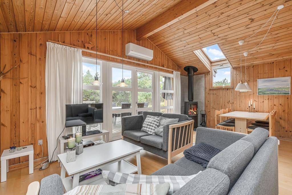 Cosy holiday home nestled in nature with wood-burning stove in Plage de Vejers, Région de Varde