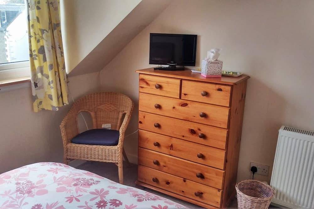 26 Castle Street -  an apartment that sleeps 5 guests  in 2 bedrooms in Kirkcudbright, Dumfries and Galloway