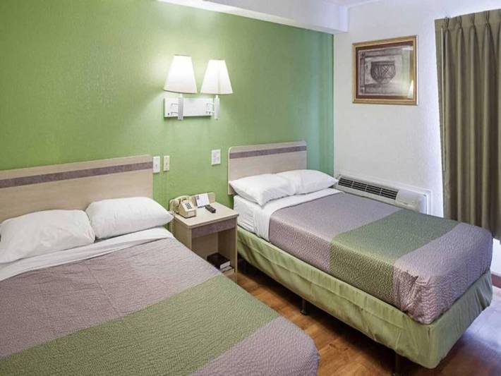 Apartamento entero, 2 camas matrimoniales | No fumadores, mininevera in Condado de Broome