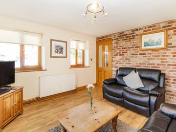 Log Cabin for 4 People in Chorley, Lancashire, Photo 4