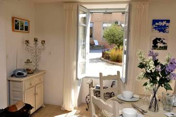 Gîte pour 2 personnes, avec vue et terrasse à Olonzac