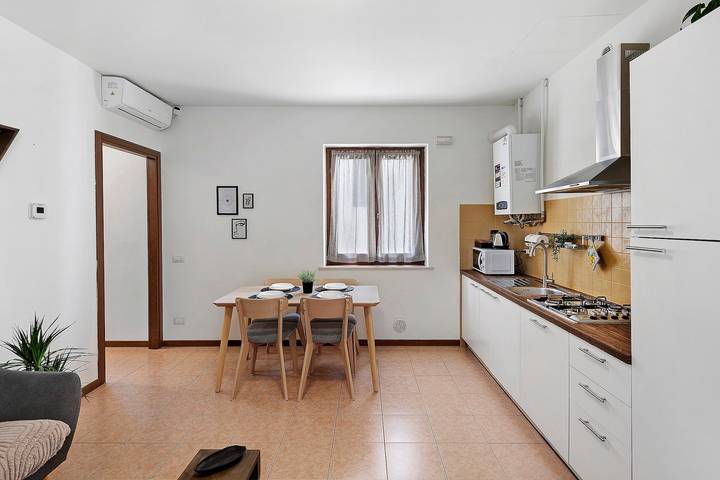 Beehome in Verona - Accogliente casetta al piano terra - Parcheggio gratis, Aria condizionata, Wifi in Verona, Prealpi Gardesane