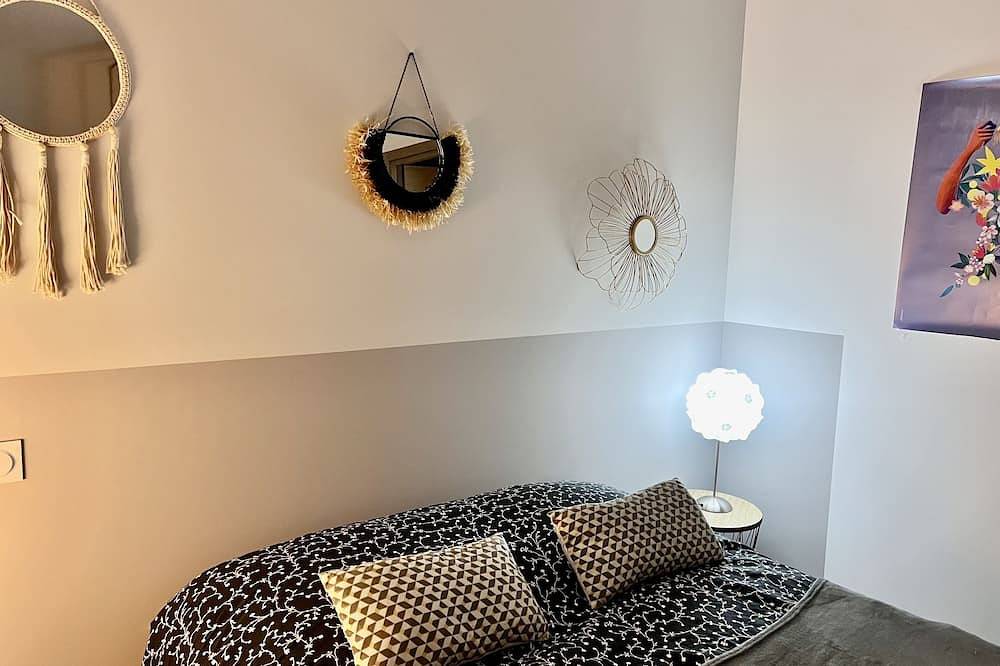 Entire apartment, Two-room attic apartment 210 m2 terrace in Bayonne, Bayonne region