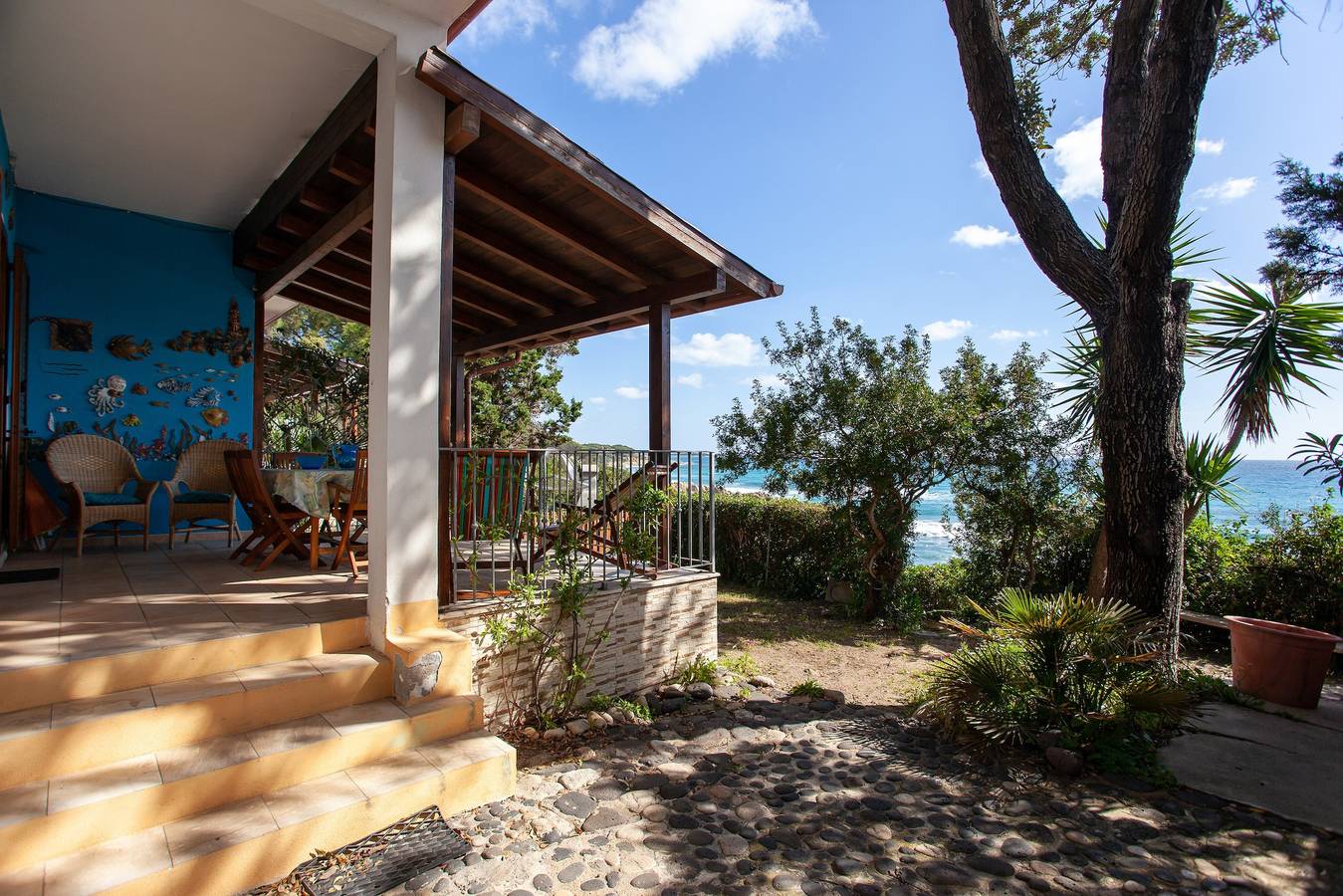 Casa vacanze "Casa sulla Spiaggia 1" con vista mare, terrazze e giardino in Sas Linnas Siccas, Orosei