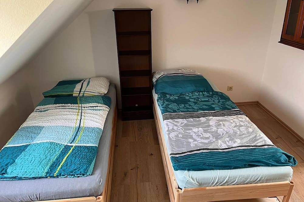 Ganze Wohnung, Nr 4 Dg 2 Zimmer für Firmen und Familien in Vellmar, Hessisches Bergland