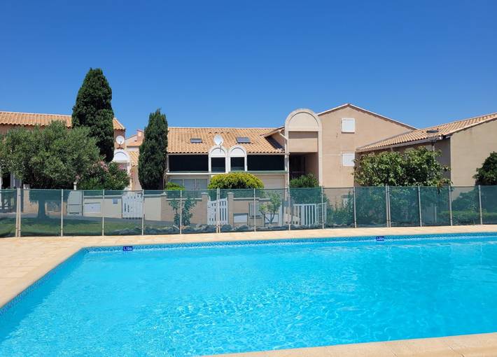 Gîte pour 4 personnes, avec piscine et terrasse