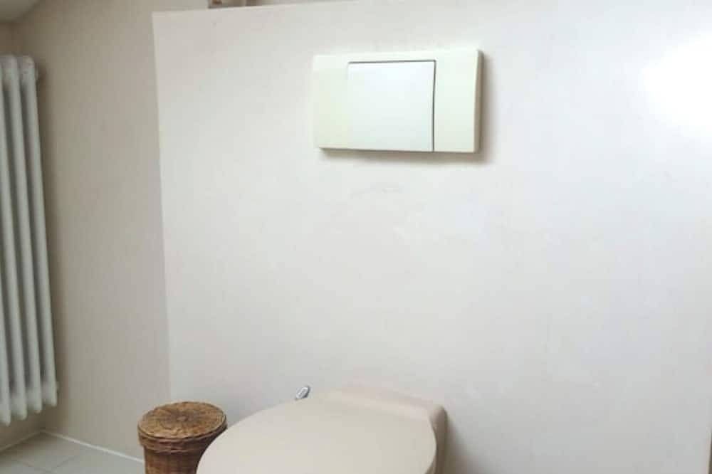 Ganze Wohnung, Gemütliche Dg-Wohnung im Grünen, Balkon m. Baumhaus-Feeling, Grillecke, 2-4Pers. in Nordhalben, Frankenwald