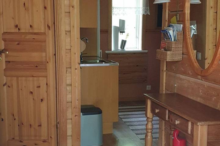 Gemütliches Blockhaus am See Bredreven, nur 1 Minute vom Strand entfernt in Värmland