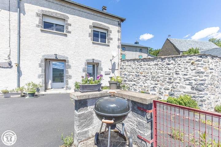 Gîte pour 4 personnes, avec vue et terrasse à Saint-Nectaire - 2
