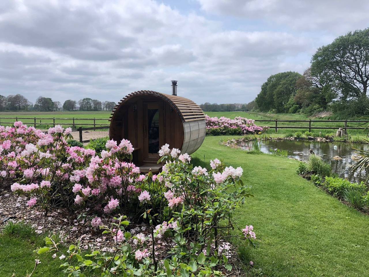 Romantisches Ferienhaus mit Außenspa, Sauna und Teich in ruhiger Lage in Drenthe in Nationalpark Dwingelderveld