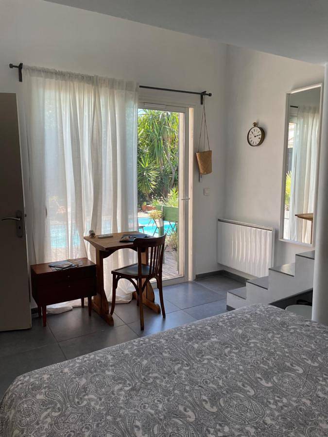 Maison d hôtes La Villa Madeleine in Sanary-sur-Mer, Côte méditerranéenne (France)