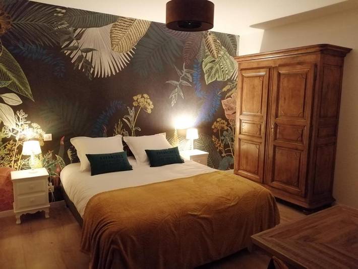 Chambre d’hôte pour 2 personnes, avec Jacuzzi et Terrasse ainsi que Jardin et Sauna