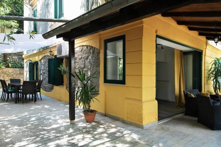 Apartamento entero, Apartamento de vacaciones para 4 personas con jardín in Plaža Lipovica, Opatija Riviera