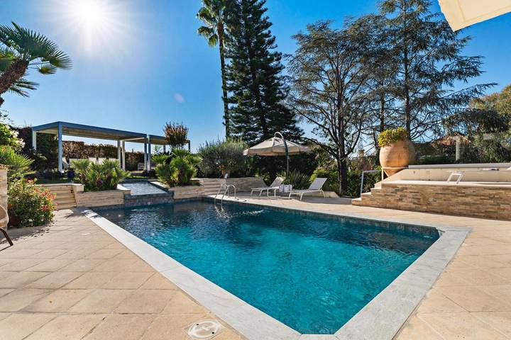 Villa voor 12 personen, with tuin and uitzicht as well as sauna and zwembad in Cannes