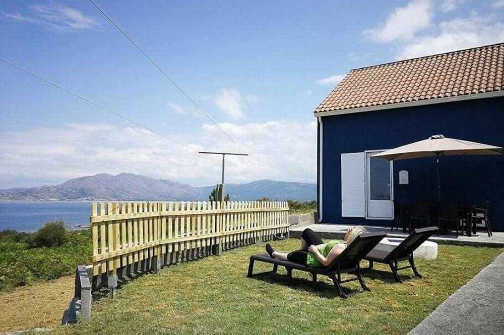 Restored fisherhouse for 6 persons in Lira, Carnota