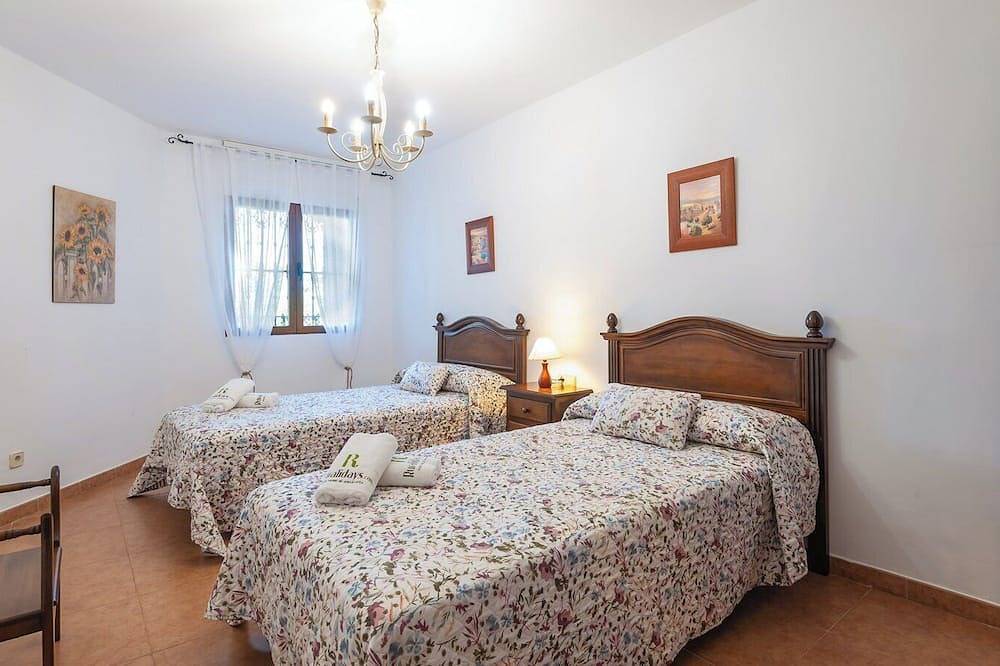 Azuara 3 Dormitorios Los Villares by Ruralidays in Los Villares, Sierras Subbéticas