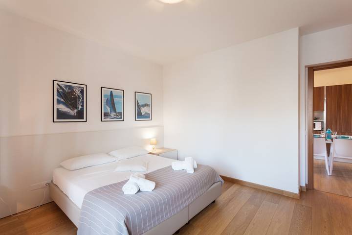 Ganze Wohnung, Moderne Ferienwohnung "Gennaker" direkt am See mit Terrasse und Blick in Cassone di Malcesine, Malcesine