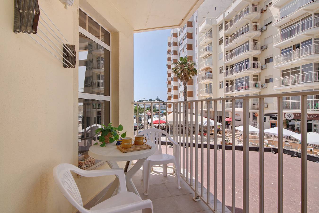 Appartement entier, Appartement 'Abelha' avec vue sur la mer, Wi-Fi et climatisation in Armação de Pêra (costa), District de Faro