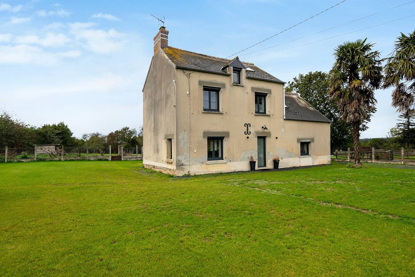 Au Deux Palmiers – Une maison confortable au cœur du Bessin in Saint-Hubert-des-Biards, Région de Bayeux