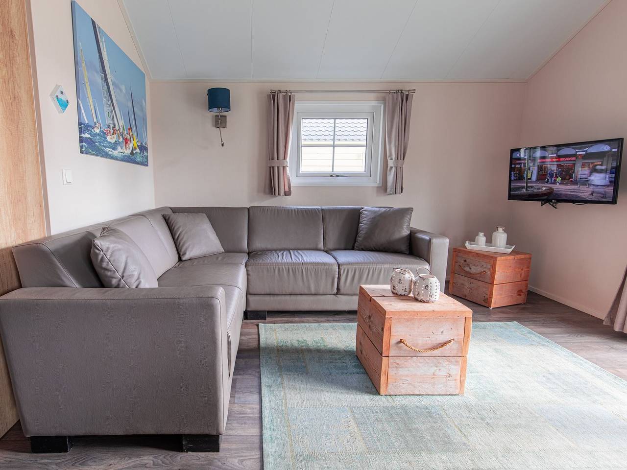 Chalet with covered terrace in the Leukermeer in Bergen (Limburg), De Maasduinen National Park