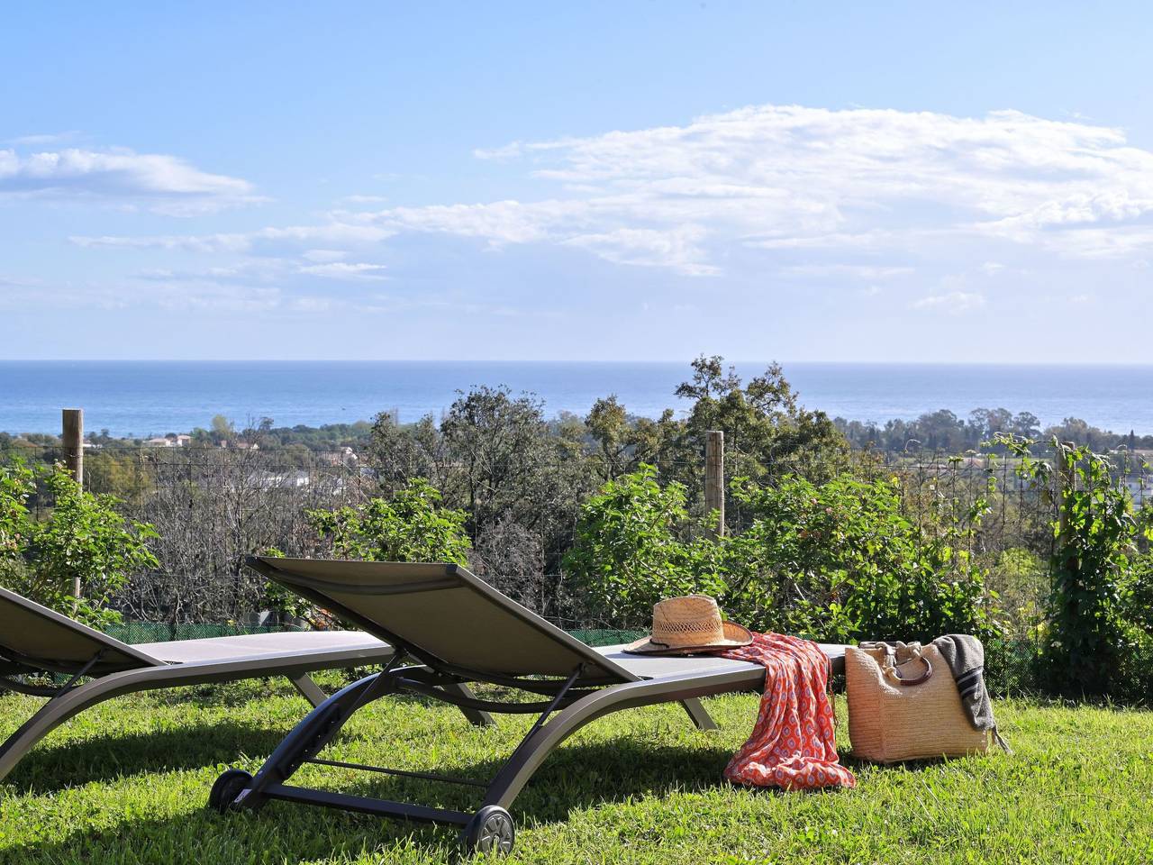 Weingut Punta della Guardia Panorama von Macchia und Meer in Cervione, Región de Corte