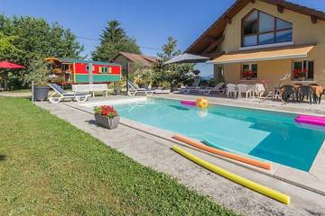Gîte pour 2 personnes, avec jardin ainsi que piscine et balcon à Saint-Genix-sur-Guiers