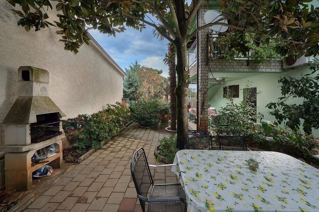 Ganze Wohnung, 2-Zimmer-Ferienwohnung mit Terrasse Banjole, Pula A-17097-b in Banjole, Südküste Istrien