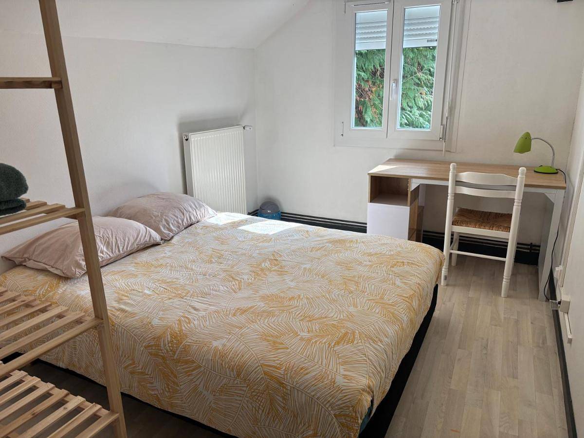 Chambre privative dans maison partagée avec d'autres voyageurs in Tarbes, Hautes-Pyrénées