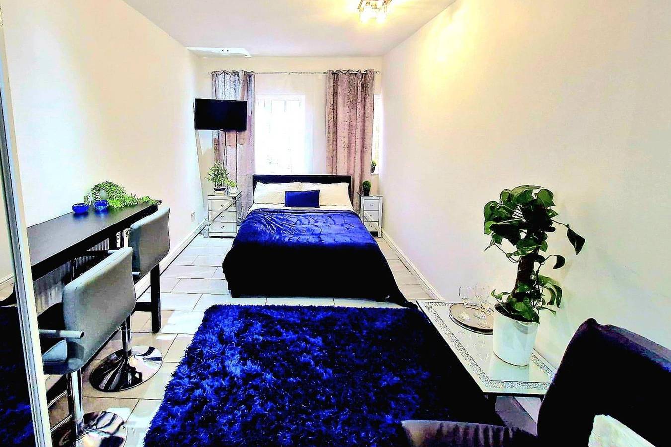 Entire holiday apartment, Seaside Escape - Sleeps 4 - Pets Ok - Free Parking in Cleethorpes, Grimsby and Cleethorpes