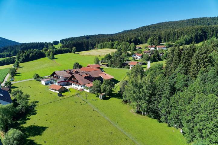Ferienwohnung für 2 Personen, mit Balkon und Balkon/Terrasse sowie Terrasse und Garten in Achslach