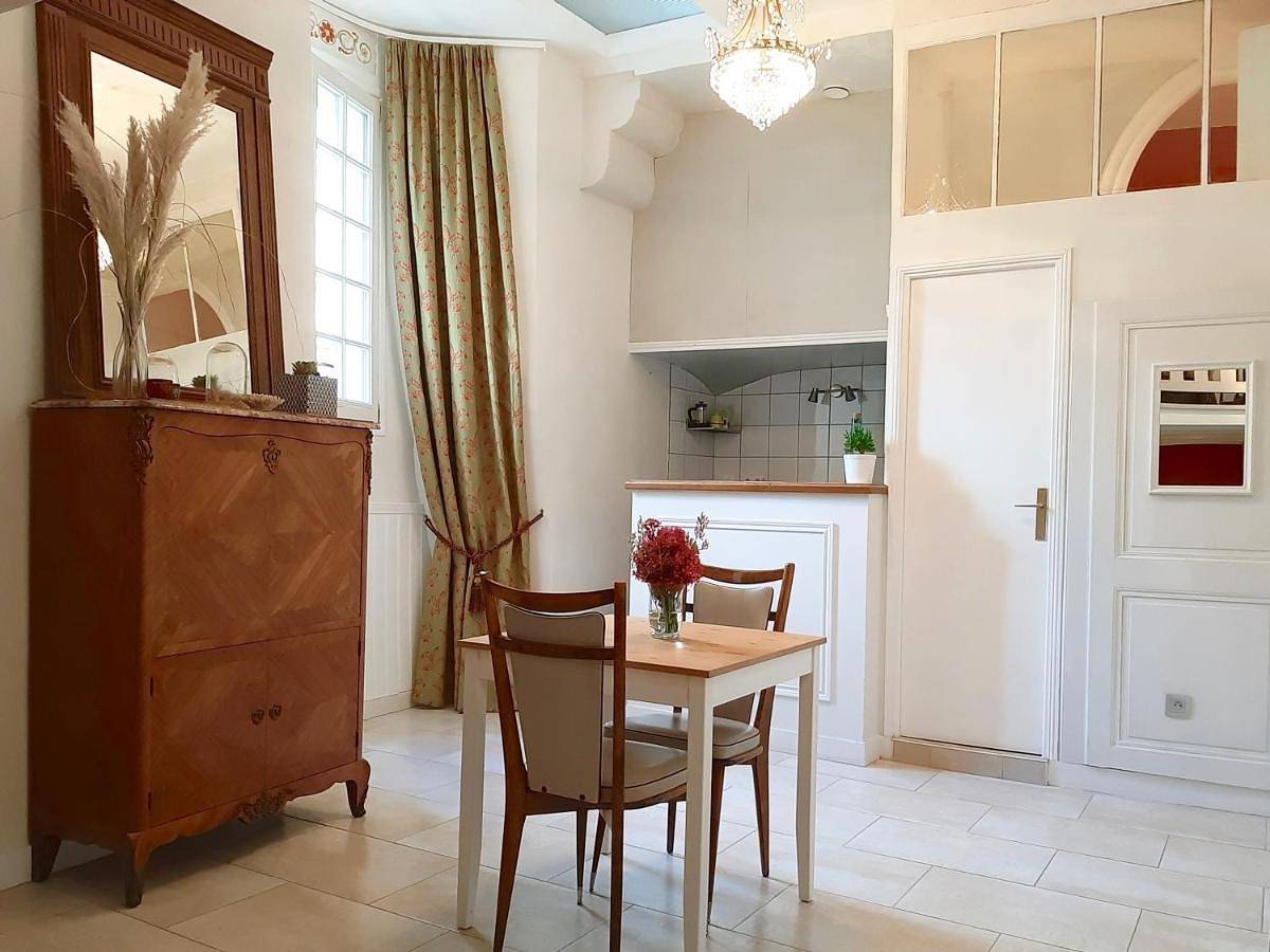 Appartement entier, One-Bedroom Apartment in Amboise, Région de Tours