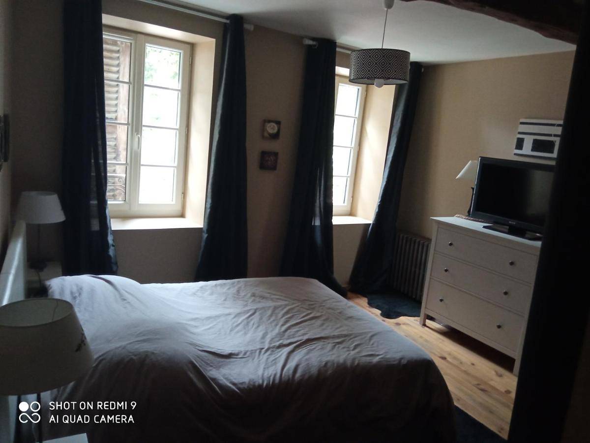 Double Room with Private Bathroom in Cusset, Région de Vichy