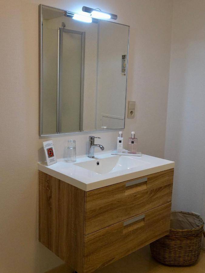 Double Room with Private External Bathroom in Koksijde-Bad, Koksijde