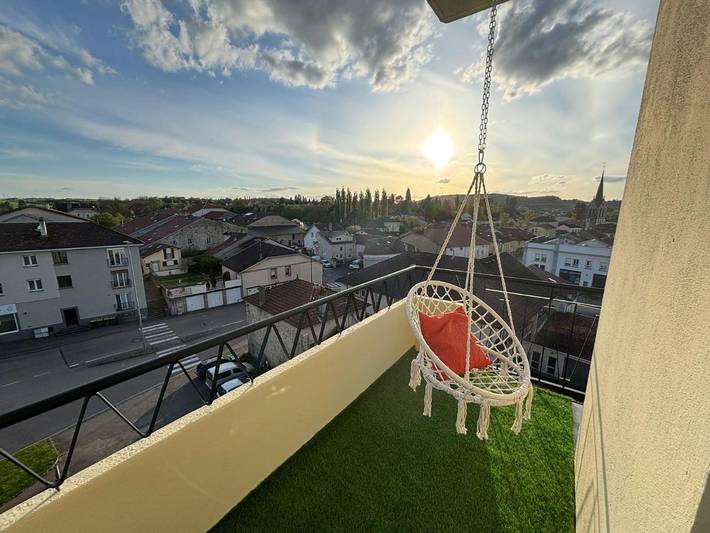 Gîte pour 7 personnes, avec Balcon et Terrasse ainsi que Jardin et Vue à Vittel - 4