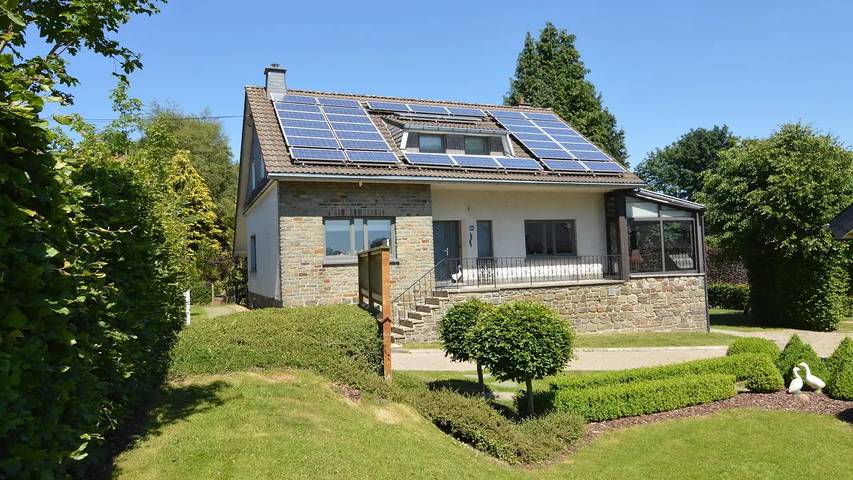 Location de vacances pour 19 personnes, avec sauna et jardin à Butgenbach