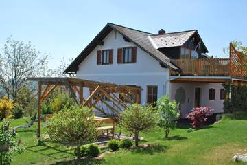 Ferienwohnung für 3 Personen, mit Terrasse und Ausblick, mit Haustier in der Oststeiermark