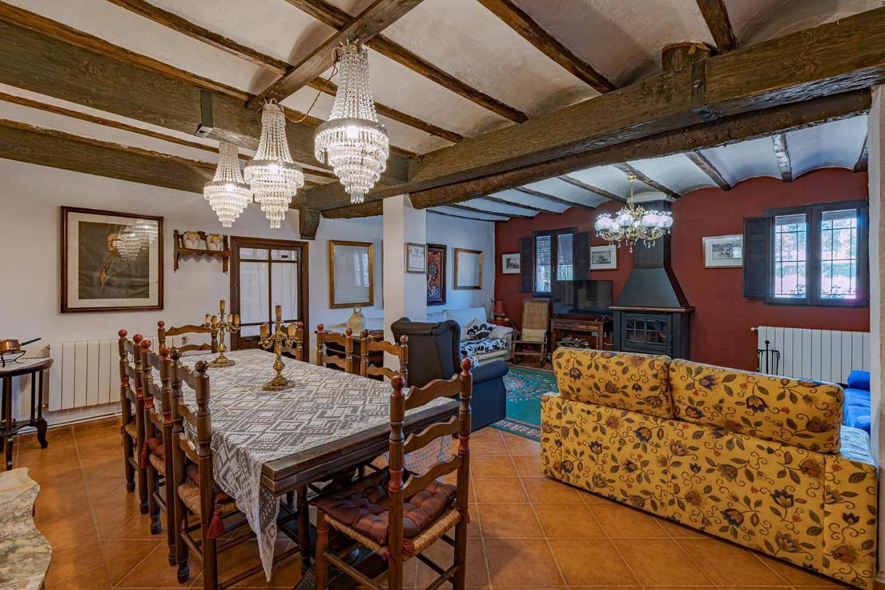 Casa Rural Vicenta 1750 Alojamiento rural, capacidad hasta 30 personas in Albentosa, Provincia de Teruel