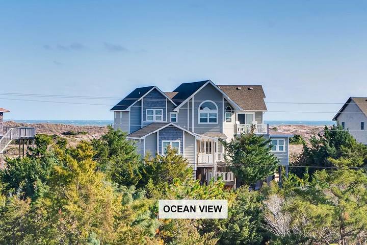 Vacation rental for 10 people, with hot tub and yard, with pets in Hatteras Island