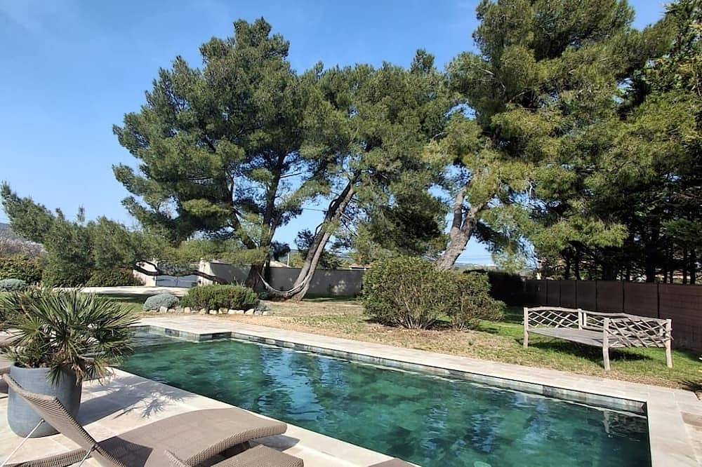 Prachtige villa met uitzicht in het hart van het Luberon-park met privézwembad in Cabrières-d'Avignon, Parc naturel régional du Luberon