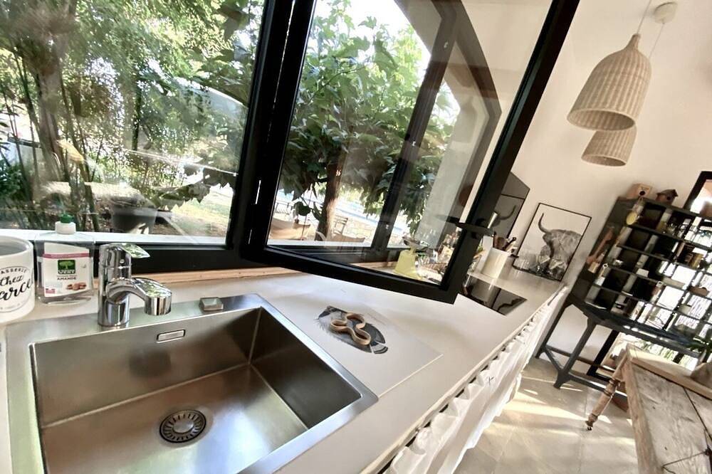 80m2 de confort pour simples terriens in La Cadière-d'Azur, Côte méditerranéenne (France)