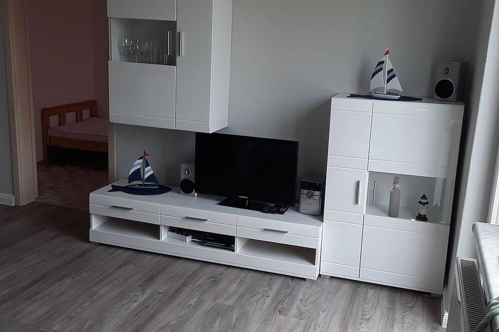 Ganze Wohnung, Kinderfreundliche Ferienwohnung mit Terasse, 800m bis zum Strand in Groß Schwansee, Kalkhorst