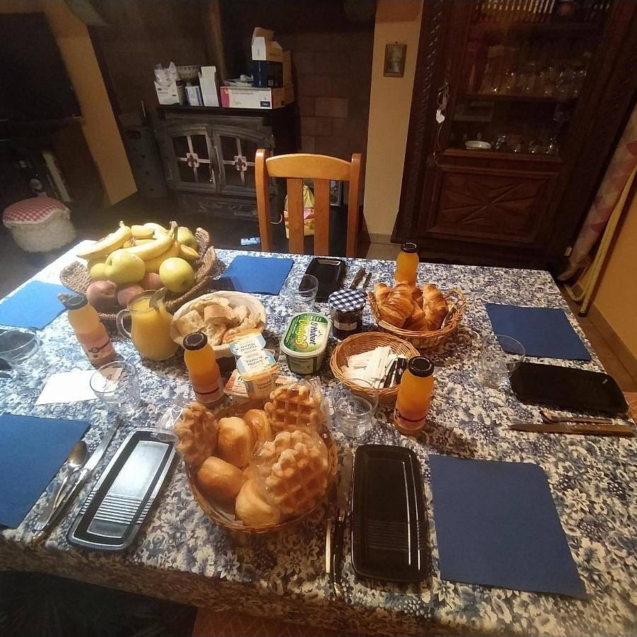 Comfort Triple Room with Shower in Saint-Bertrand-de-Comminges, Haute-Garonne