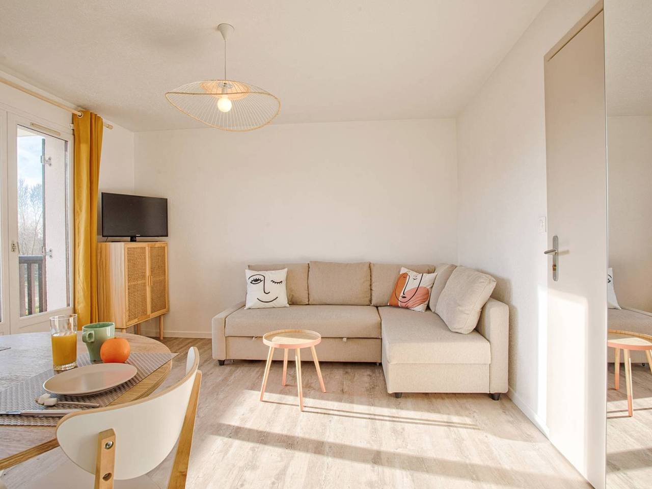 Studio entier, Studio confortable à 300 m de la plage avec parking privé in Varaville, Région de Caen