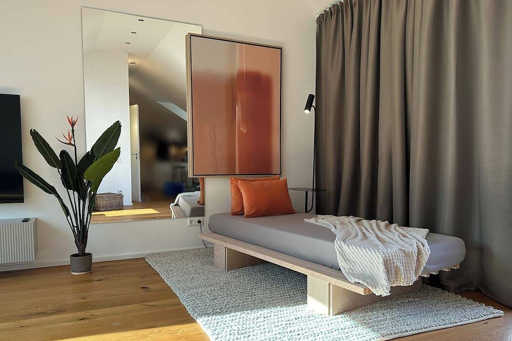 Ganze Wohnung, Exklusives Apartment am Rathausplatz: Terrasse mit Perlachturm-Blick & Parkplatz in Augsburg-Innenstadt, Augsburg