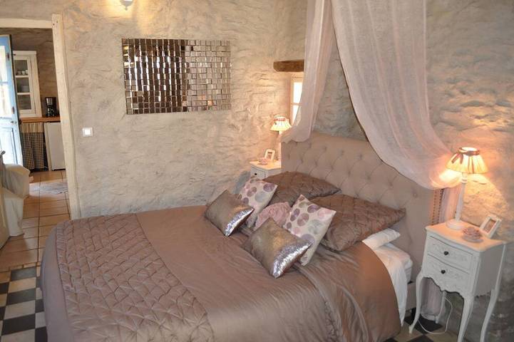 Gîte pour 2 personnes, avec terrasse ainsi que jardin et piscine à Chamborigaud - 3